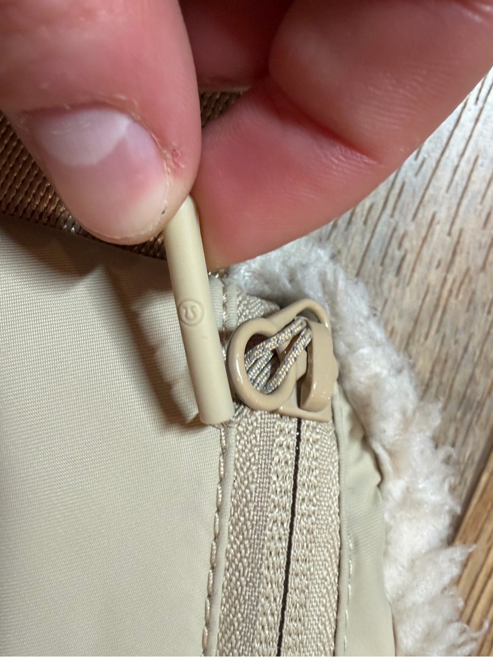 Lululemon Everywhere Belt Bag 1L Sherpa Fleece Natural Ivory Trench - Picture 8 of 9